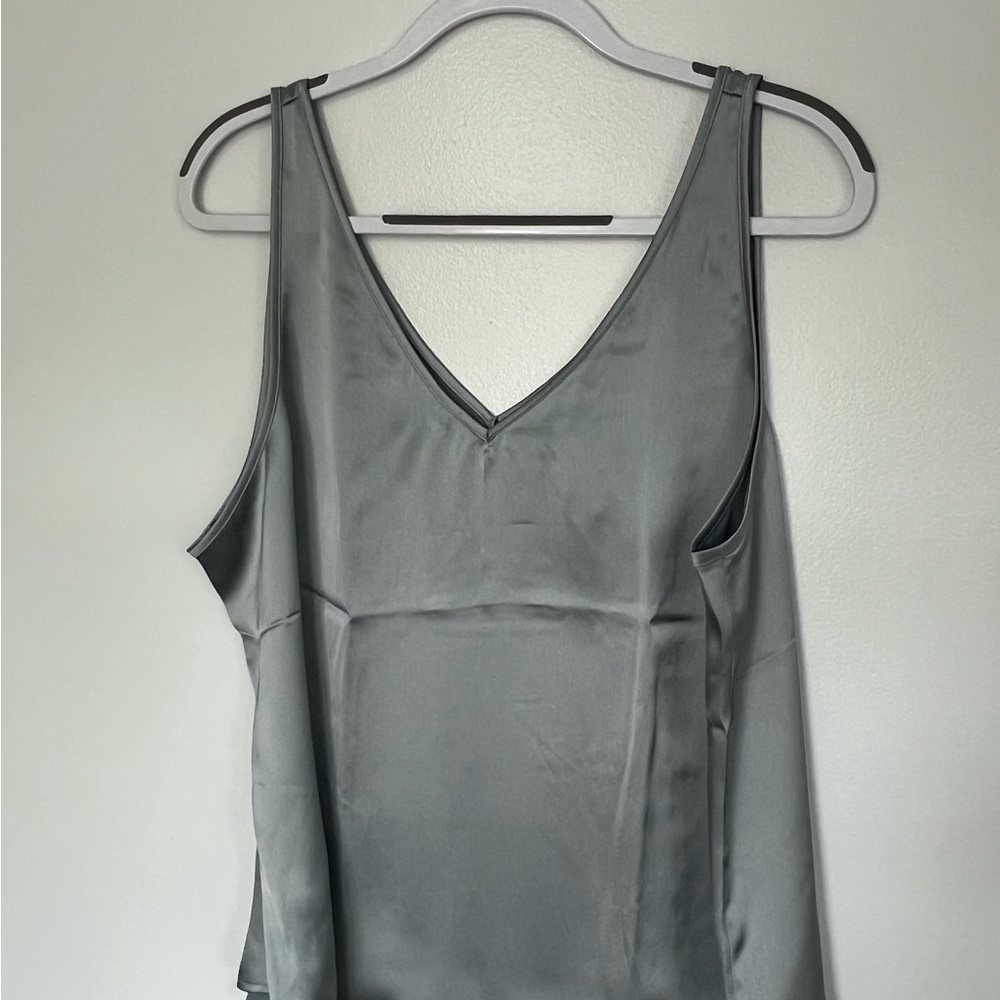 LOFT Gray Sleeveless Top